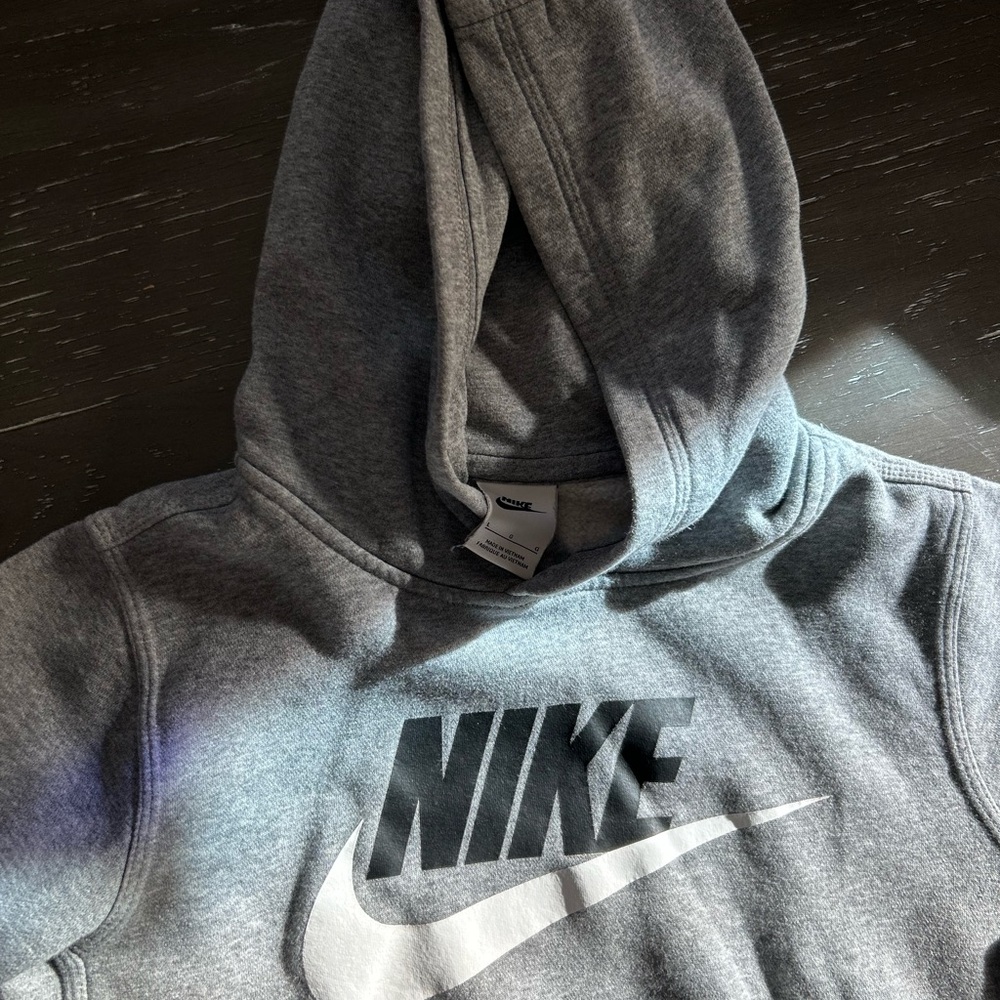 Kids size Large Nike sweatshirt. It fits like a Medium, so it’s listed as a M. - Picture 2 of 2